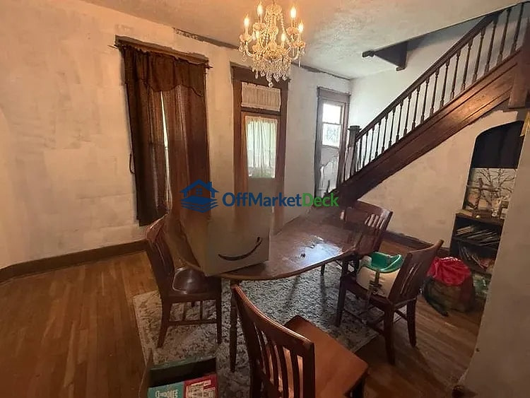 Off-market house in Shelbyville, Indiana — 4 beds, 2 baths, $129,000 — photo 4 of 8