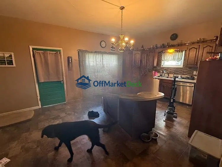 Off-market house in Shelbyville, Indiana — 4 beds, 2 baths, $129,000 — photo 6 of 8