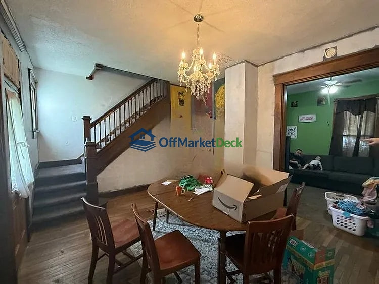 Off-market house in Shelbyville, Indiana — 4 beds, 2 baths, $129,000 — photo 5 of 8