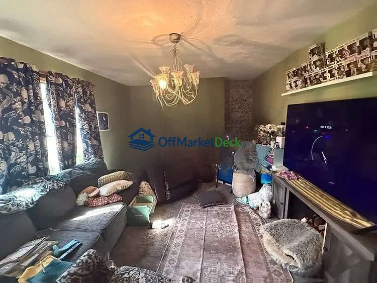 Off-market house in Indianapolis, Indiana — 5 beds, 2 baths, $215,000