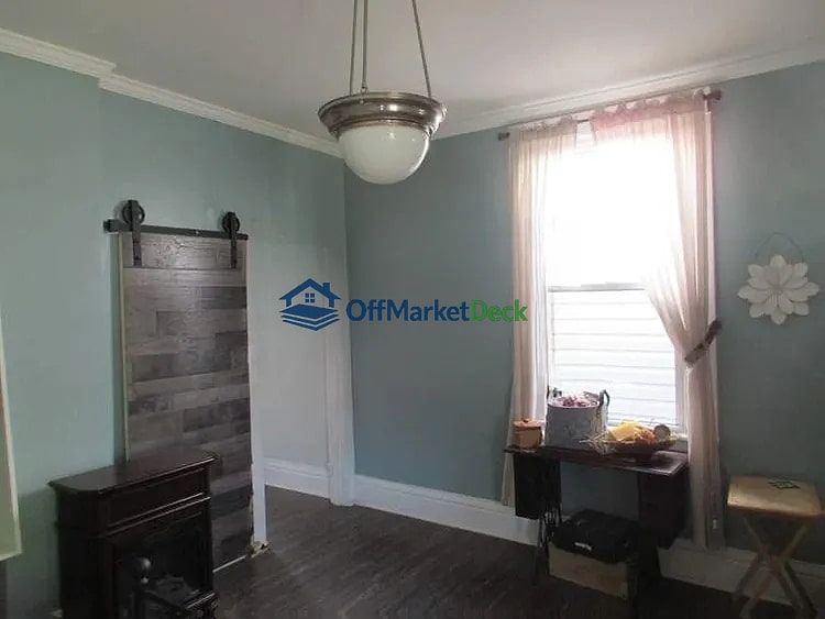 Off-market house in St. Louis, Missouri — 2 beds, 1 bath, $163,000 — photo 6 of 8
