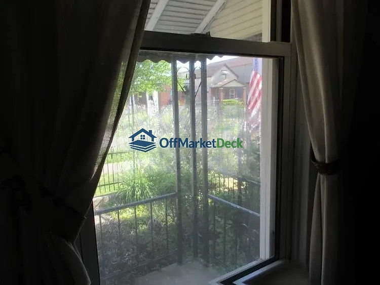 Off-market house in St. Louis, Missouri — 2 beds, 1 bath, $163,000 — photo 5 of 8