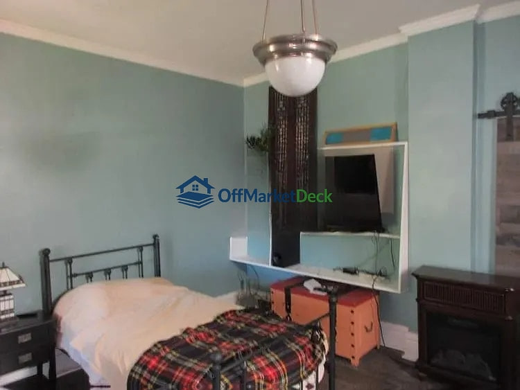 Off-market house in St. Louis, Missouri — 2 beds, 1 bath, $163,000 — photo 4 of 8