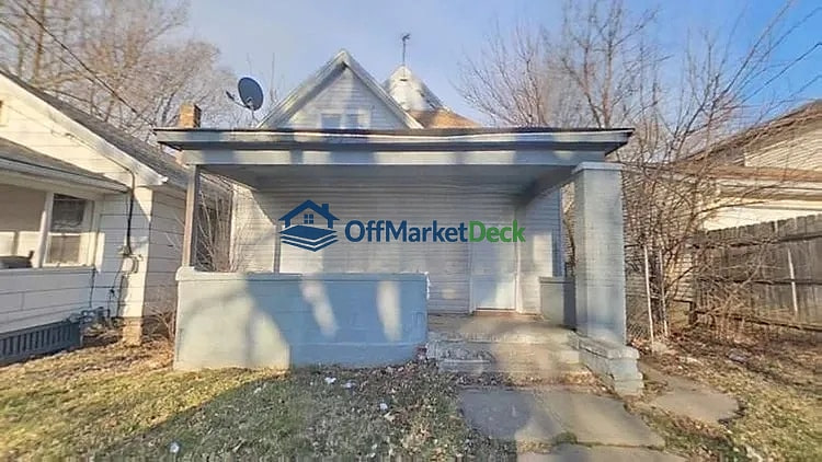 Off-market house in Peoria, Illinois — 3 beds, 1 bath, $20,150 — photo 2 of 8