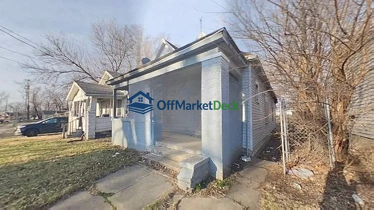 Off-market house in Peoria, Illinois — 3 beds, 1 bath, $20,150 — photo 3 of 8