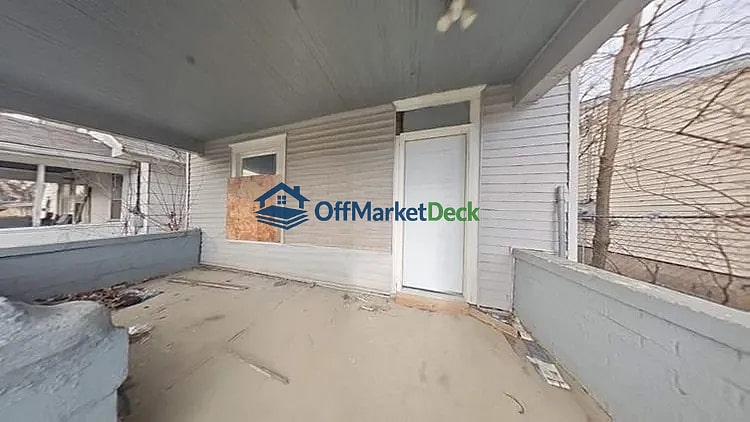Off-market house in Peoria, Illinois — 3 beds, 1 bath, $20,150 — photo 4 of 8