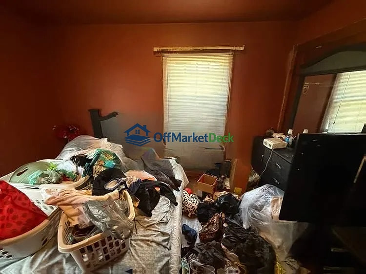 Off-market house in Indianapolis, Indiana — 2 beds, 1.5 baths, $95,000 — photo 4 of 8