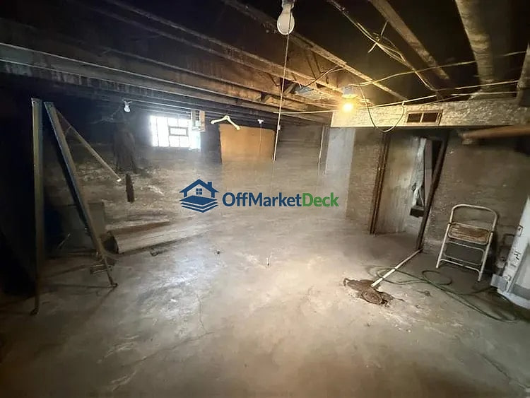 Off-market house in Indianapolis, Indiana — 2 beds, 1.5 baths, $95,000 — photo 6 of 8