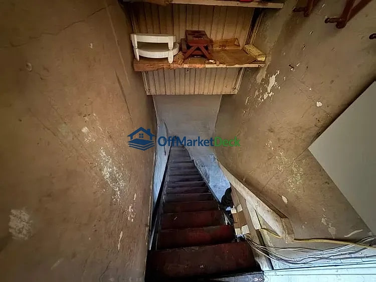 Off-market house in Indianapolis, Indiana — 2 beds, 1.5 baths, $95,000 — photo 5 of 8