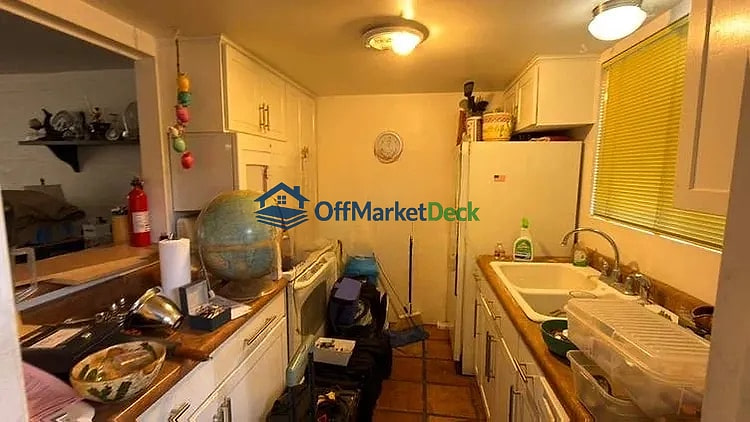 Off-market house in Scottsdale, Arizona — 2 beds, 2 baths, $212,500 — photo 6 of 8
