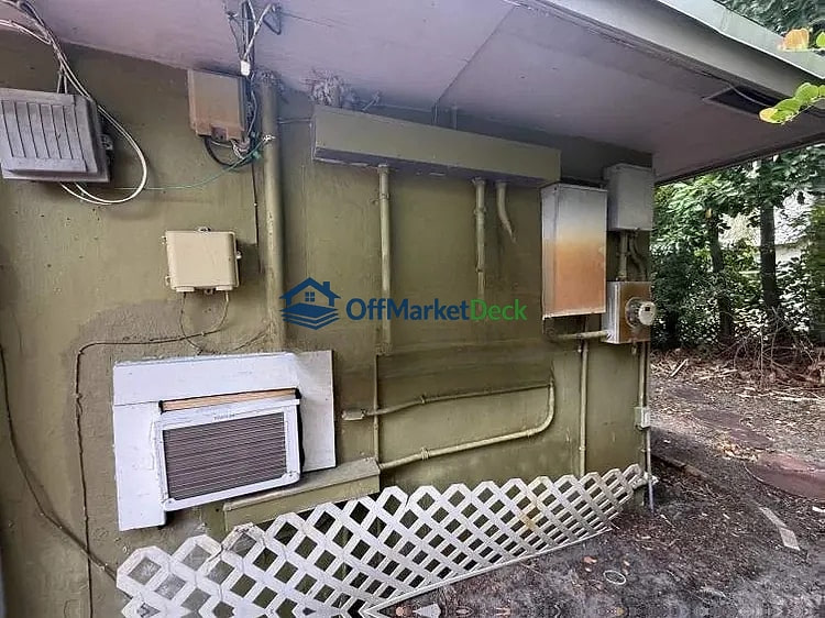 Off-market house in Fort Lauderdale, Florida — 2 beds, 3 baths, $574,900 — photo 7 of 8