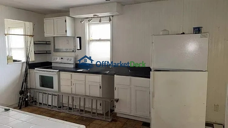 Off-market house in St. Louis, Missouri — 2 beds, 1 bath, $59,900 — photo 3 of 8