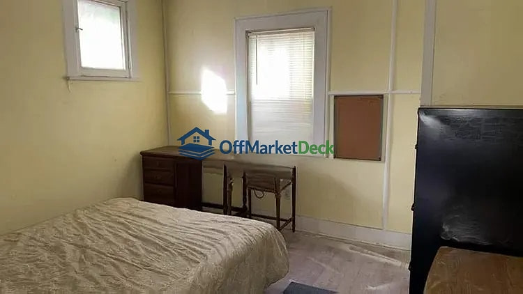 Off-market house in St. Louis, Missouri — 2 beds, 1 bath, $59,900 — photo 6 of 8