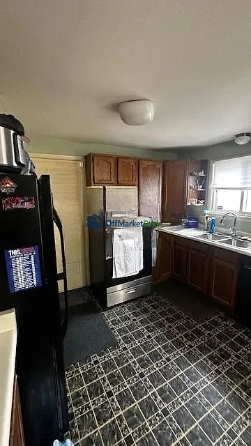 Off-market house in Rochester, New York — 3 beds, 2 baths, $169,900 — photo 7 of 8