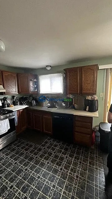 Off-market house in Rochester, New York — 3 beds, 2 baths, $169,900 — photo 6 of 8