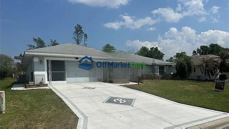 Off-market house in Leesburg, Florida — 3 beds, 2 baths, $255,900 — photo 3 of 3