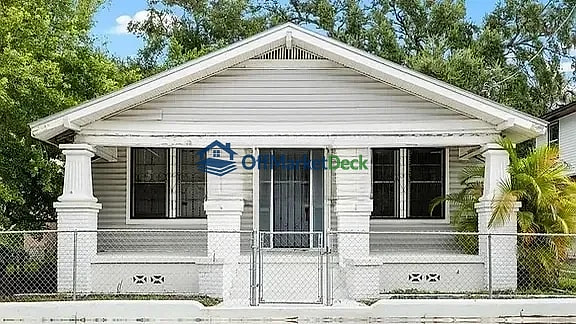 Off-market house in Tampa, Florida — 3 beds, 2 baths, $227,900 — photo 3 of 3