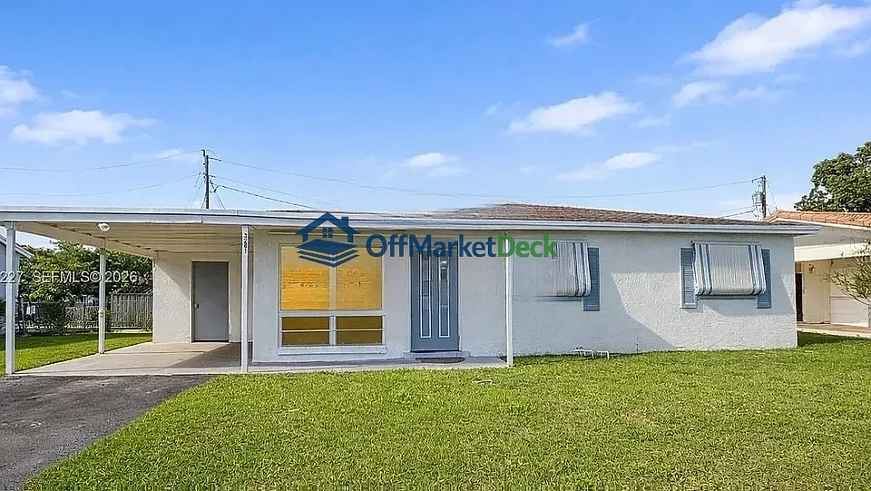 Off-market house in Oakland Park, Florida — 3 beds, 1 bath, $300,900 — photo 2 of 3