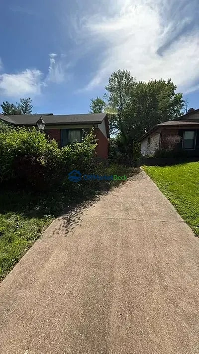 Off-market house in Florissant, Missouri — 4 beds, 3 baths, $174,900 — photo 6 of 8