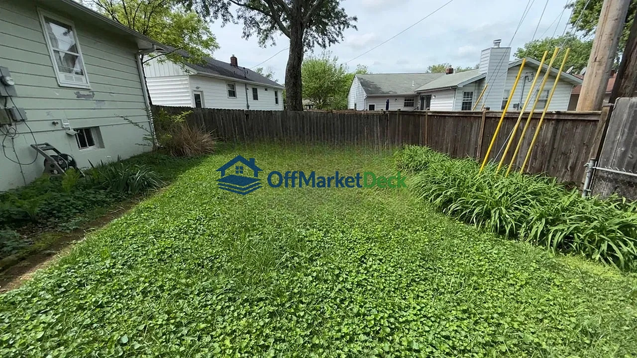 Off-market house in Kirkwood, Missouri — 3 beds, 1 bath, $212,900 — photo 5 of 8