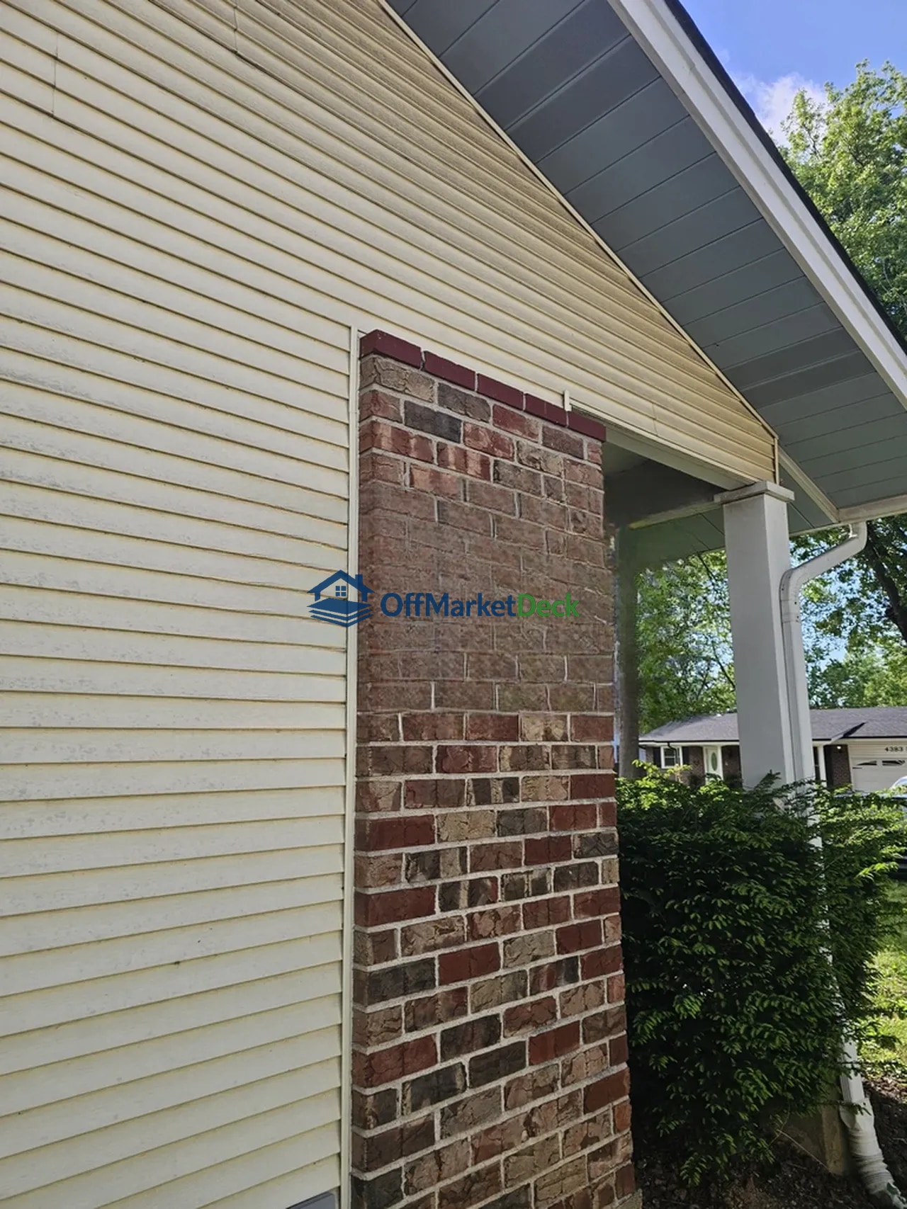 Off-market house in Florissant, Missouri — 2 beds, 3 baths, $150,900 — photo 8 of 8