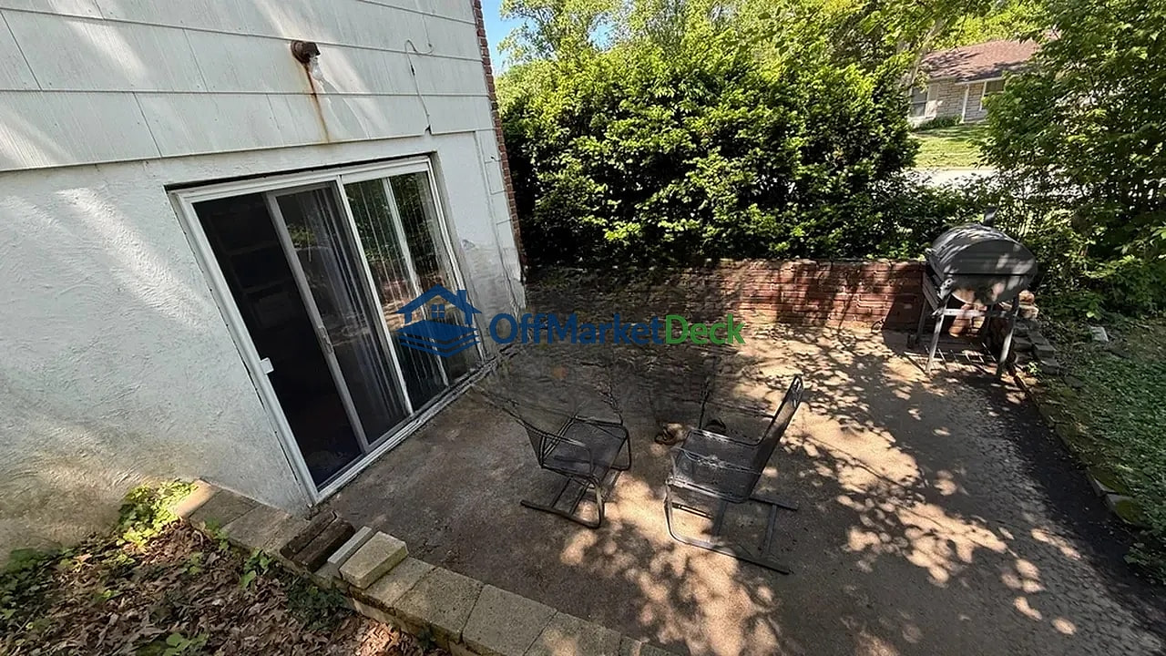Off-market house in Ballwin, Missouri — 3 beds, 1.5 baths, $219,900 — photo 7 of 8