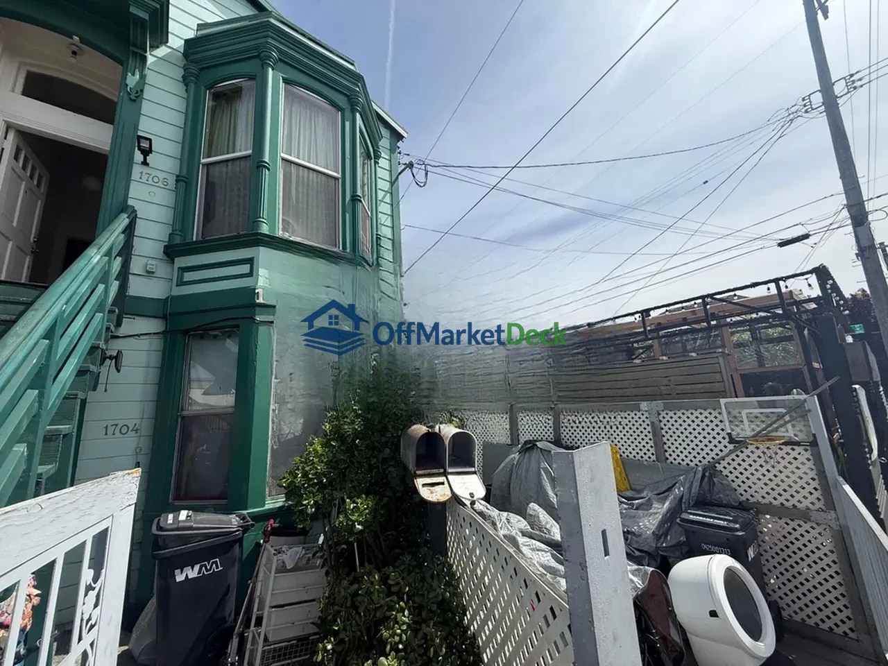 Off-market multi family in Oakland, California — 6 beds, 3 baths, $289,900 — photo 2 of 8