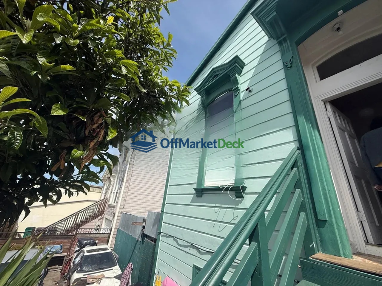 Off-market multi family in Oakland, California — 6 beds, 3 baths, $289,900 — photo 3 of 8