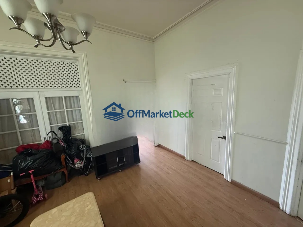 Off-market multi family in Oakland, California — 6 beds, 3 baths, $289,900 — photo 7 of 8