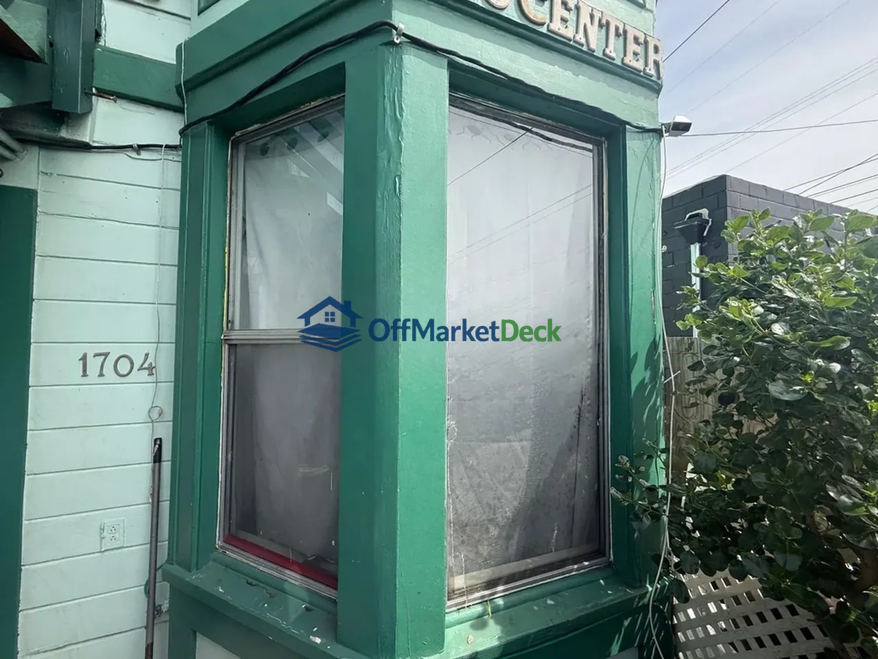 Off-market multi family in Oakland, California — 6 beds, 3 baths, $289,900 — photo 5 of 8