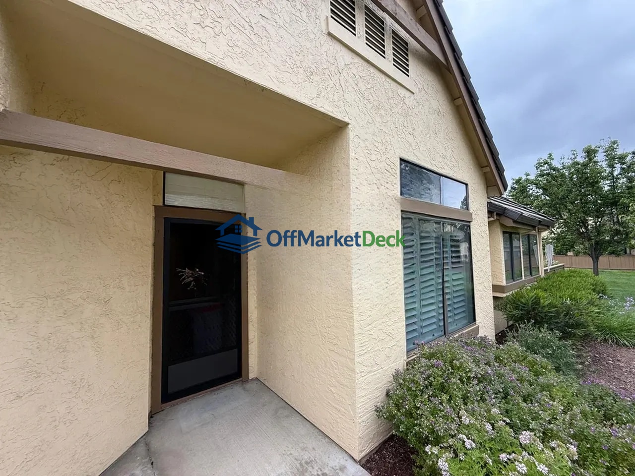 Off-market townhome in San Jose, California — 2 beds, 2 baths, $724,900 — photo 4 of 8
