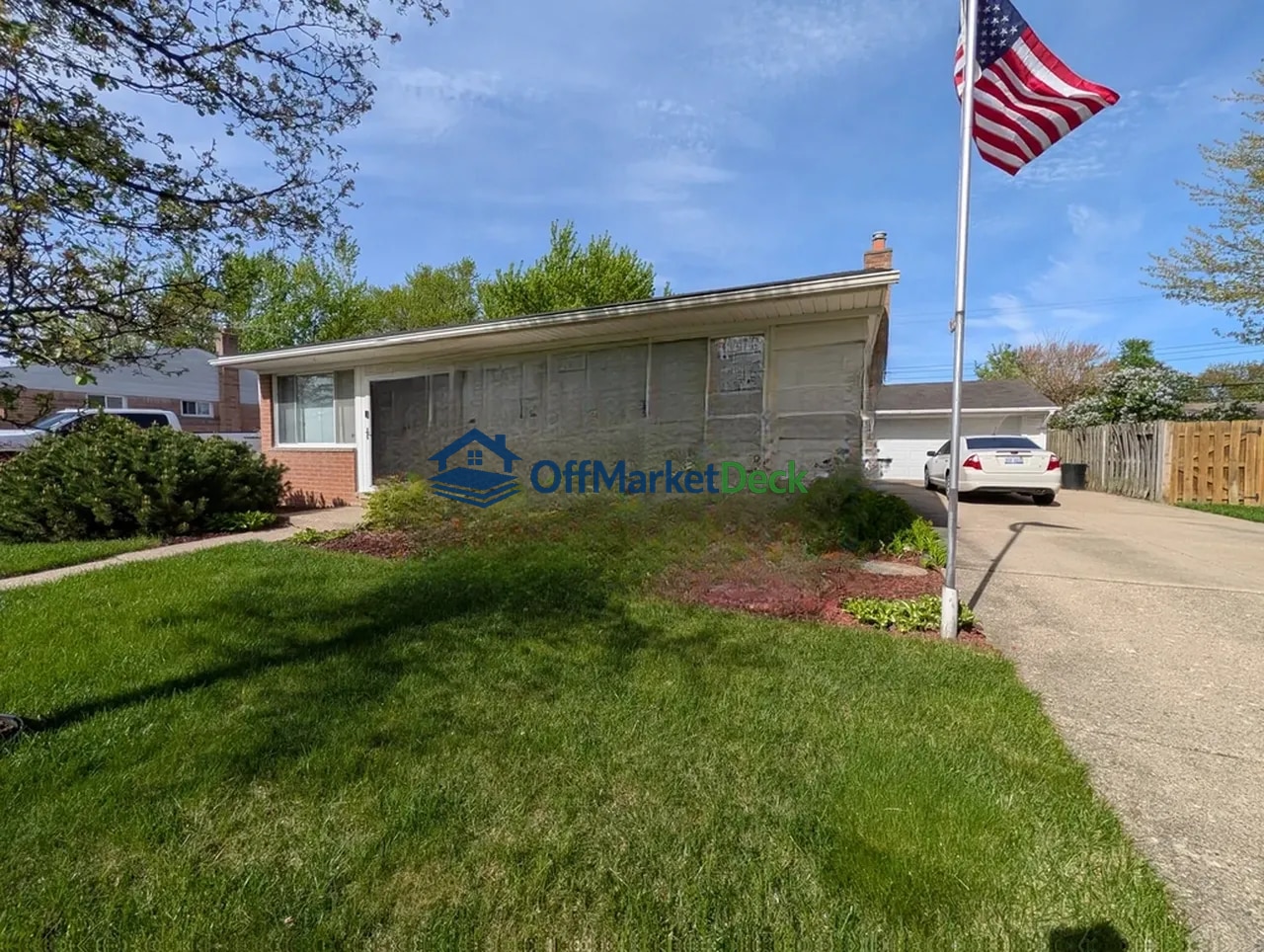 Off-market house in Westland, Michigan — 3 beds, 1 bath, $152,900 — photo 2 of 8