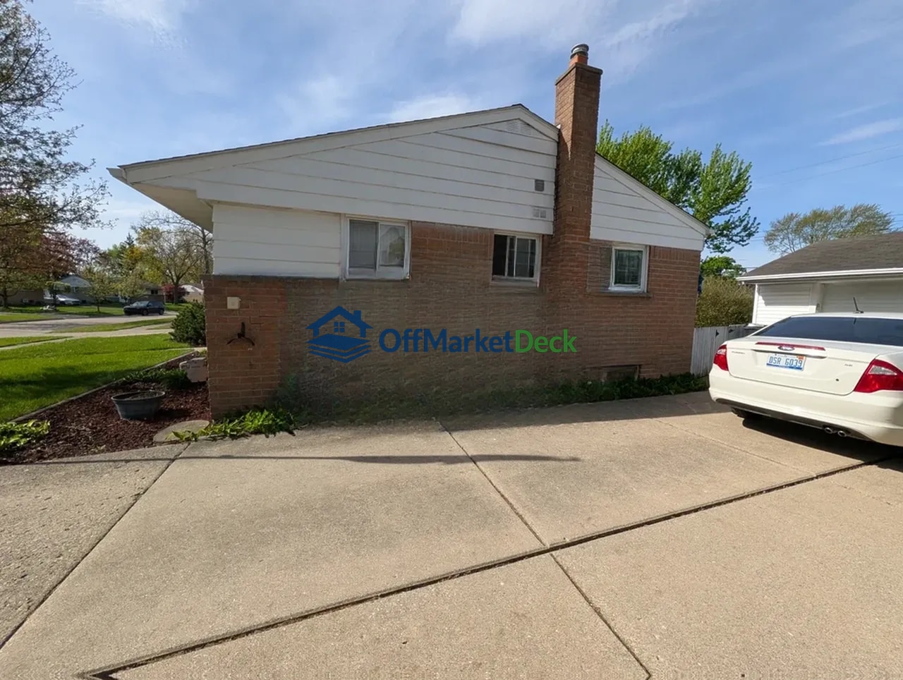 Off-market house in Westland, Michigan — 3 beds, 1 bath, $152,900 — photo 3 of 8