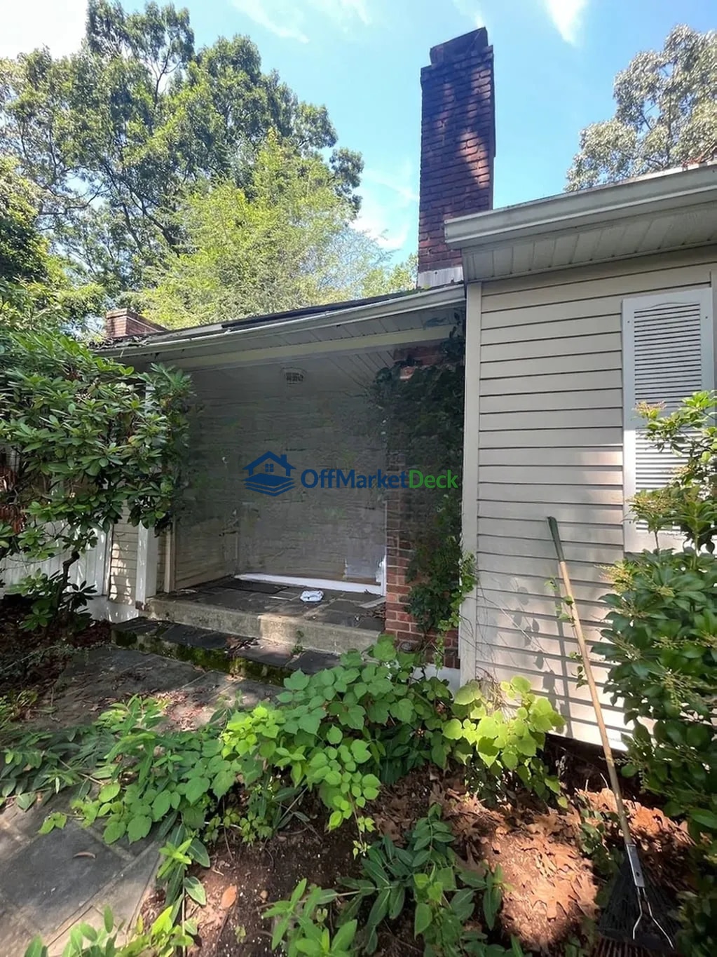 Off-market house in Long Hill, New Jersey — 4 beds, 3.5 baths, $550,000