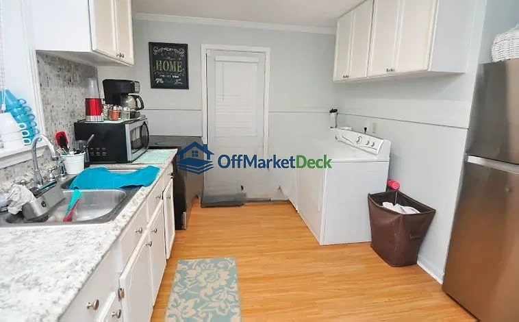 Off-market house in Memphis, Tennessee — 2 beds, 1 bath, $57,000 — photo 4 of 8