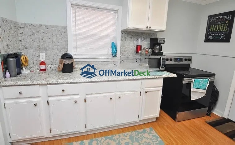 Off-market house in Memphis, Tennessee — 2 beds, 1 bath, $57,000 — photo 5 of 8