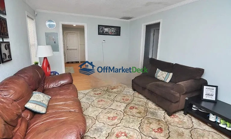 Off-market house in Memphis, Tennessee — 2 beds, 1 bath, $57,000 — photo 3 of 8