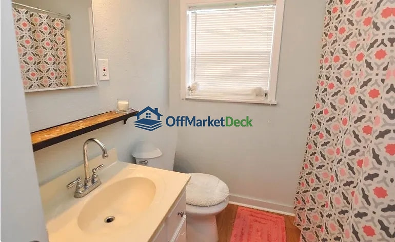 Off-market house in Memphis, Tennessee — 2 beds, 1 bath, $57,000 — photo 8 of 8