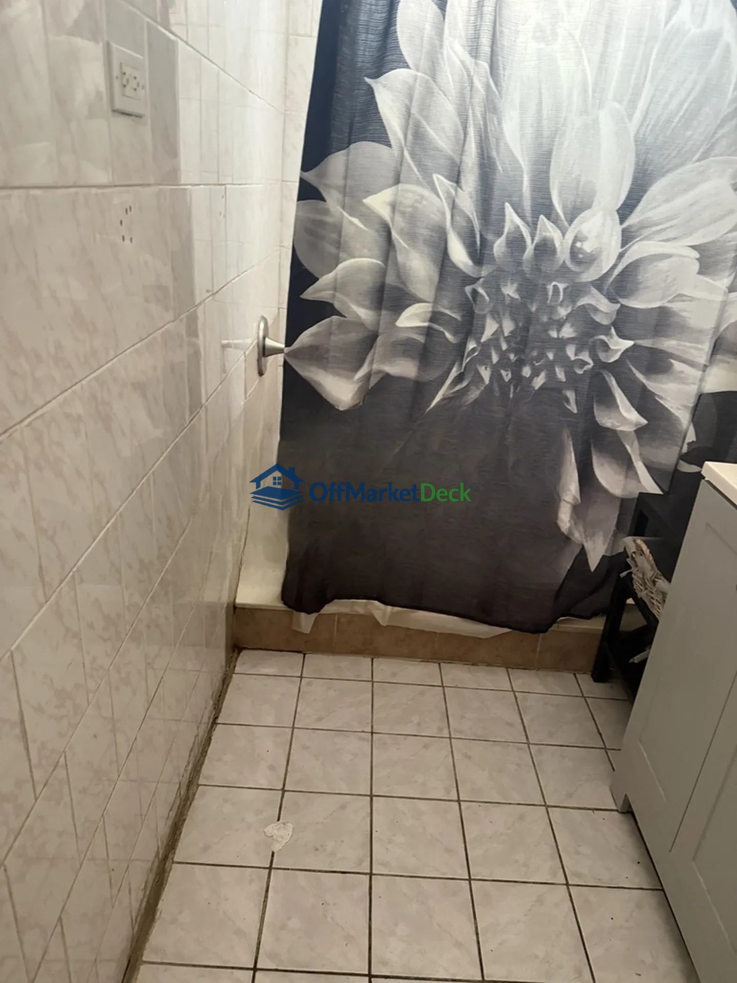 Off-market house in Cicero, Illinois — 3 beds, 1 bath, $185,000 — photo 7 of 8