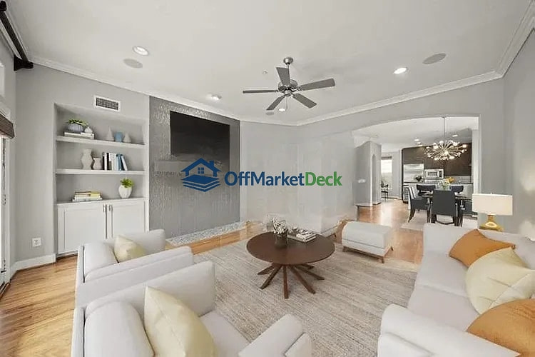Off-market house in Houston, Texas — 4 beds, 4.5 baths, $615,000 — photo 3 of 8