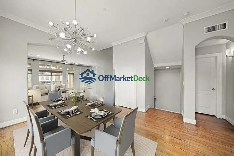 Off-market house in Houston, Texas — 4 beds, 4.5 baths, $615,000 — photo 4 of 8
