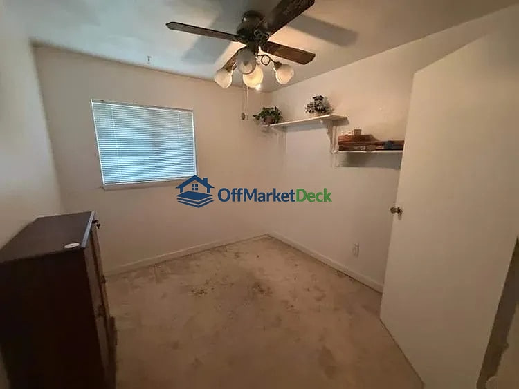 Off-market house in Garland, Texas — 3 beds, 1 bath, $160,000 — photo 7 of 8