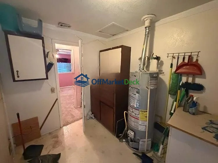 Off-market house in Garland, Texas — 3 beds, 1 bath, $160,000 — photo 3 of 8