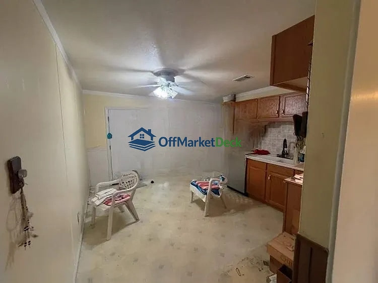 Off-market house in Garland, Texas — 3 beds, 1 bath, $160,000 — photo 8 of 8