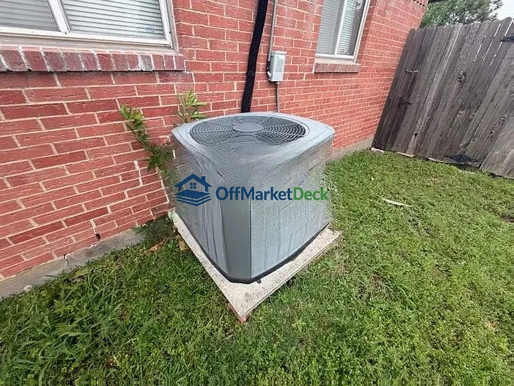 Off-market house in Garland, Texas — 3 beds, 1 bath, $160,000 — photo 2 of 8