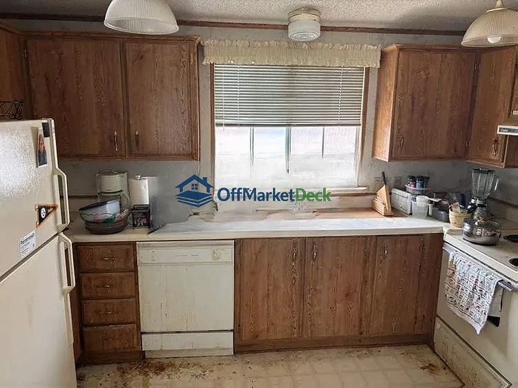 Off-market house in Chandler, Arizona — 2 beds, 2 baths, $174,900 — photo 2 of 8
