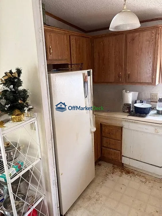 Off-market house in Chandler, Arizona — 2 beds, 2 baths, $174,900 — photo 3 of 8