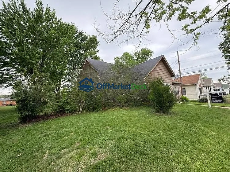 Off-market house in Martinsville, Indiana — 2 beds, 1 bath, $90,000 — photo 3 of 8