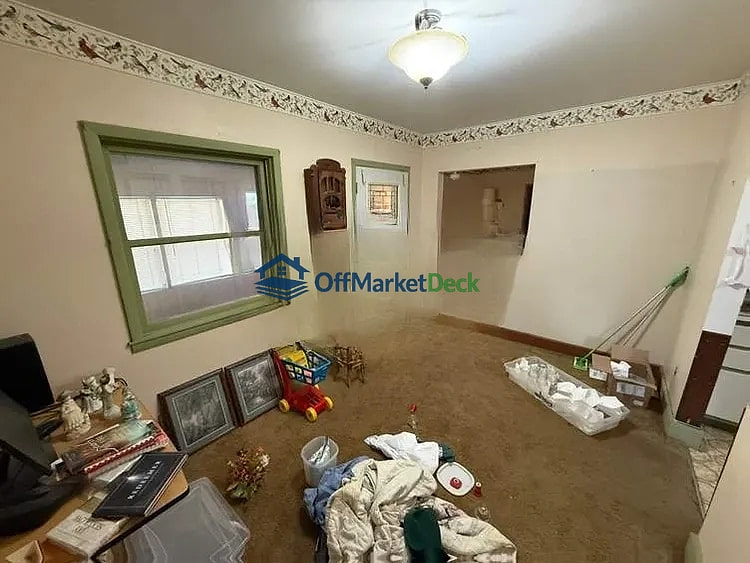 Off-market house in Martinsville, Indiana — 2 beds, 1 bath, $90,000 — photo 6 of 8