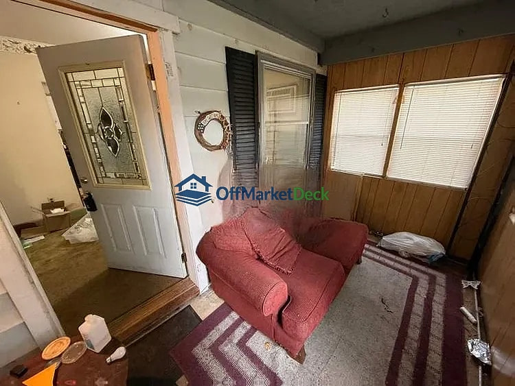 Off-market house in Martinsville, Indiana — 2 beds, 1 bath, $90,000 — photo 4 of 8